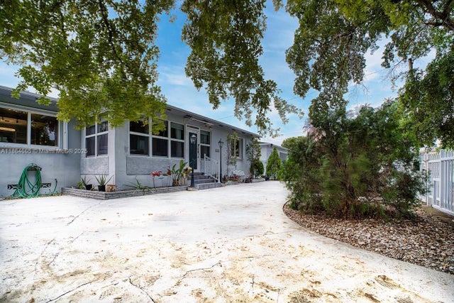 3 of 24 - 1923 Dewey St, Hollywood, FL