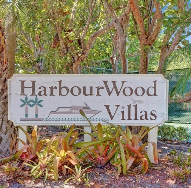 2 of 49 - 2731 S Parkview Dr, Hallandale Beach, FL