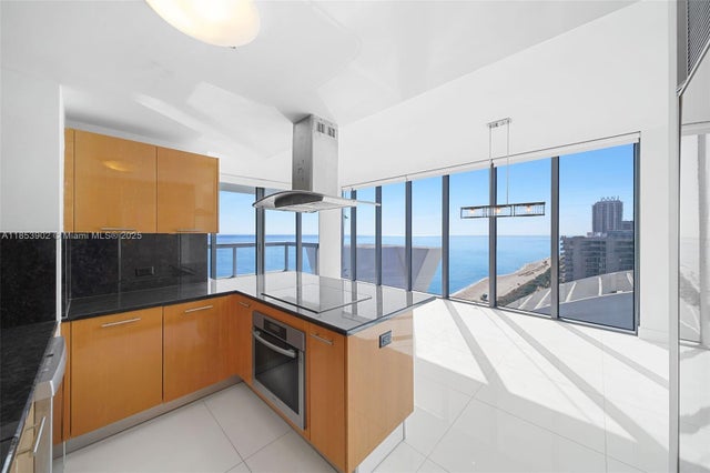 5 of 20 - 6899 Collins Ave 2108, Miami Beach, FL