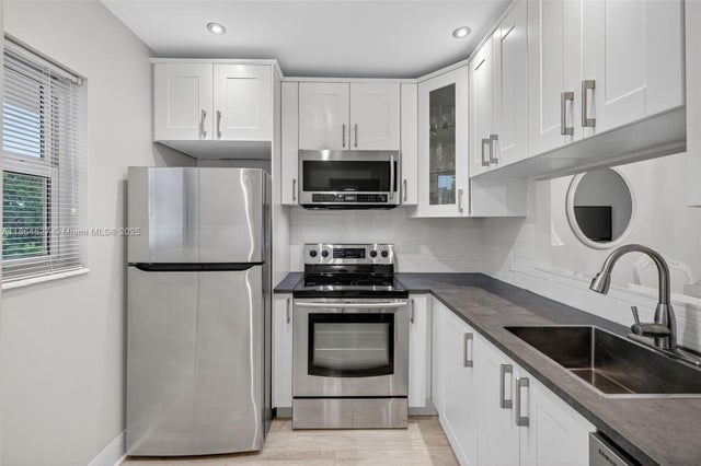 1 of 46 - 5001 Nw 34th St 304, Lauderdale Lakes, FL