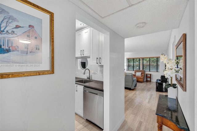 4 of 46 - 5001 Nw 34th St 304, Lauderdale Lakes, FL