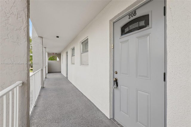 4 of 20 - 8135 Sunrise Lakes Blvd 208, Sunrise, FL