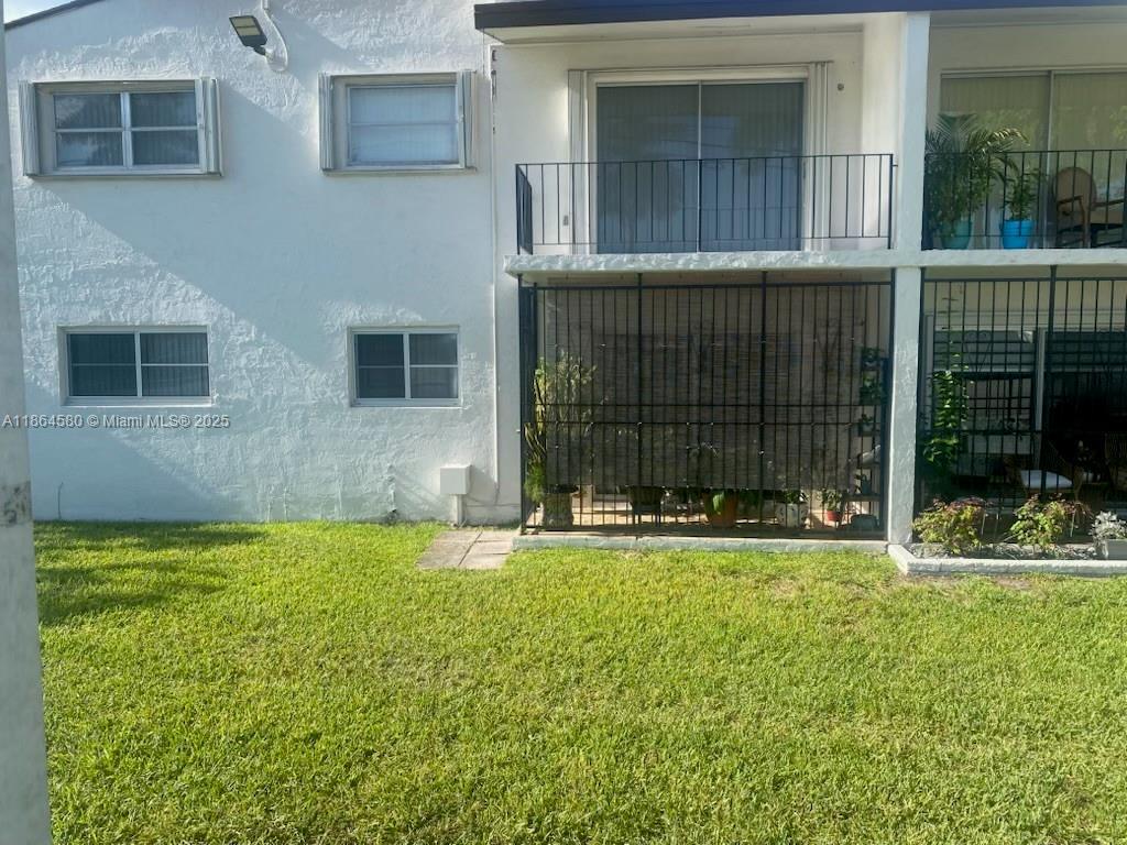 9520 Sw 8th St 111, Miami