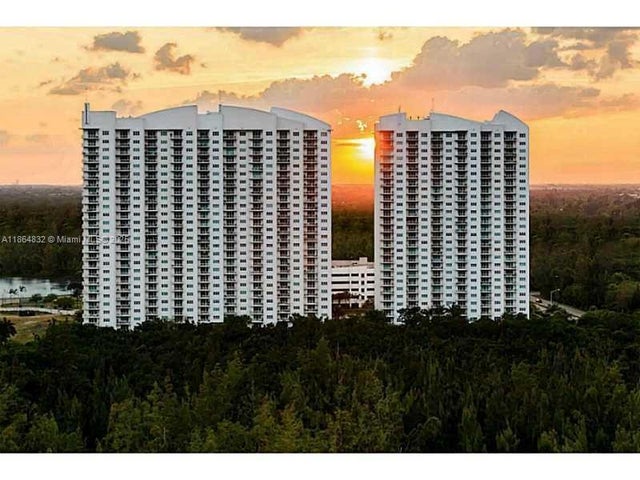 3 of 44 - 14951 Royal Oaks Ln 1909, North Miami, FL