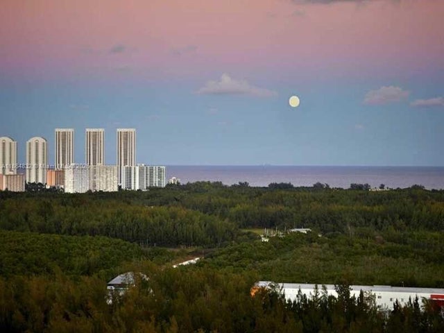 5 of 44 - 14951 Royal Oaks Ln 1909, North Miami, FL