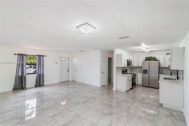 4 of 29 - 4340 Nw 196th St, Miami Gardens, FL