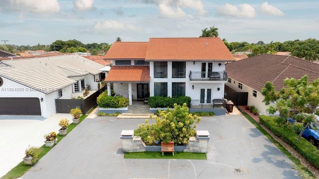 5875 W 3rd Ln, Hialeah