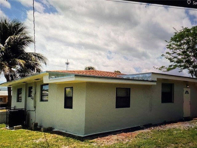 3 of 13 - 121 Nw 188th St, Miami Gardens, FL