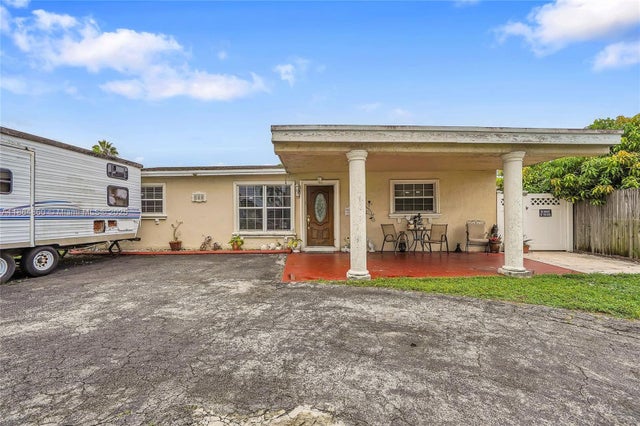 2 of 46 - 940 N 73rd Way, Hollywood, FL