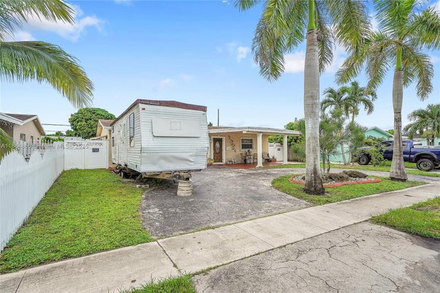 5 of 46 - 940 N 73rd Way, Hollywood, FL