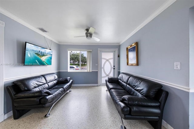 3 of 23 - 897 W 36th St, Hialeah, FL