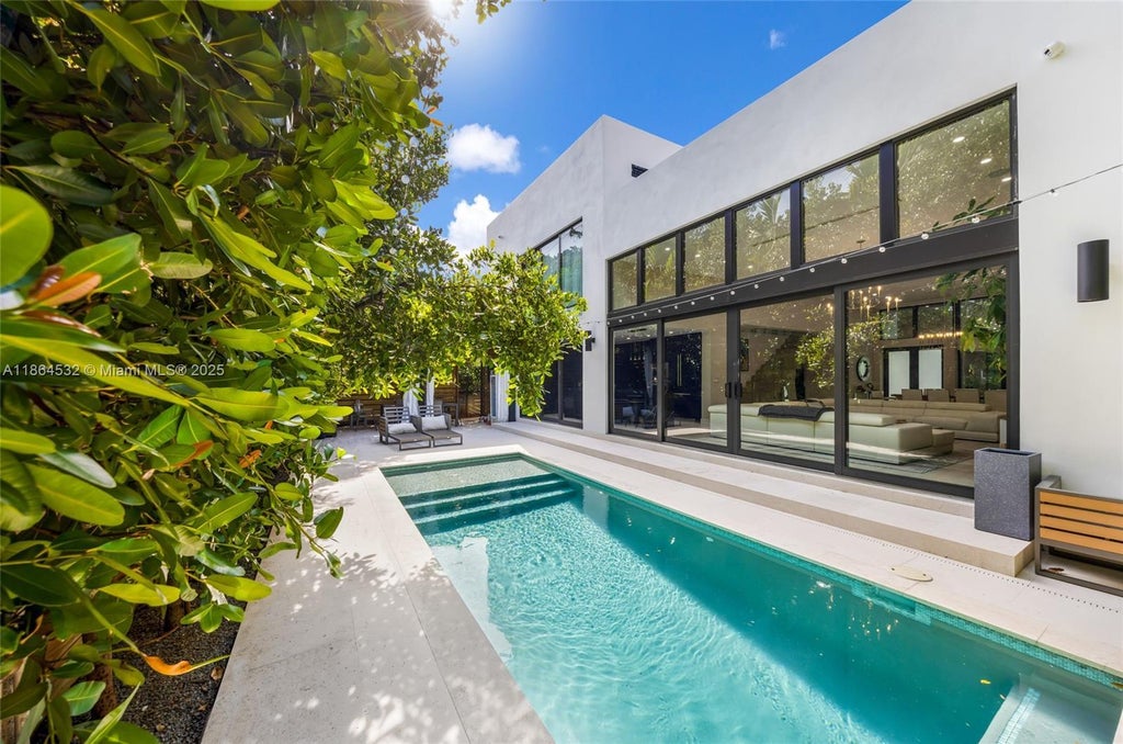 741 Ne 80th St, Miami