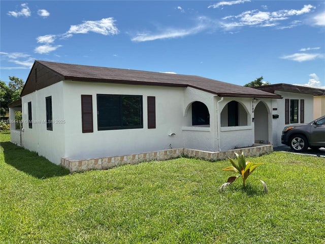 2 of 27 - 1150 Ne 143rd St, North Miami, FL