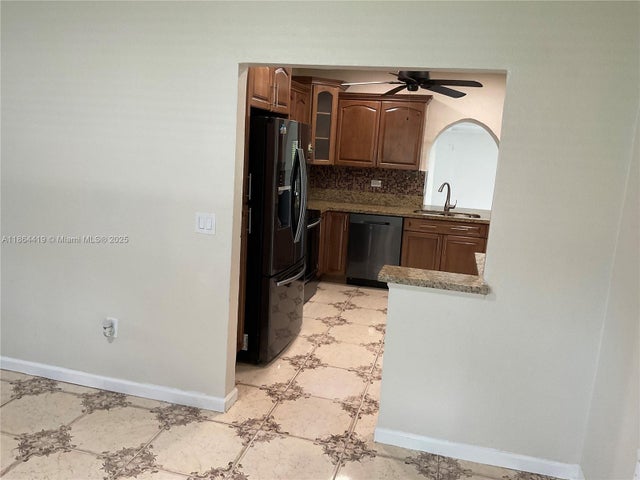 5 of 27 - 1150 Ne 143rd St, North Miami, FL