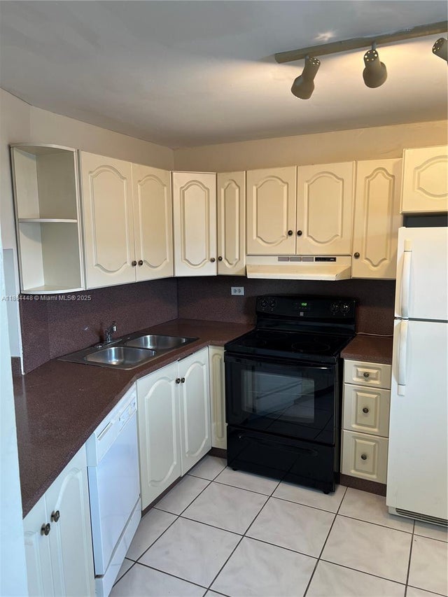 1 of 21 - 1680 Ne 191st St 216-2, Miami, FL