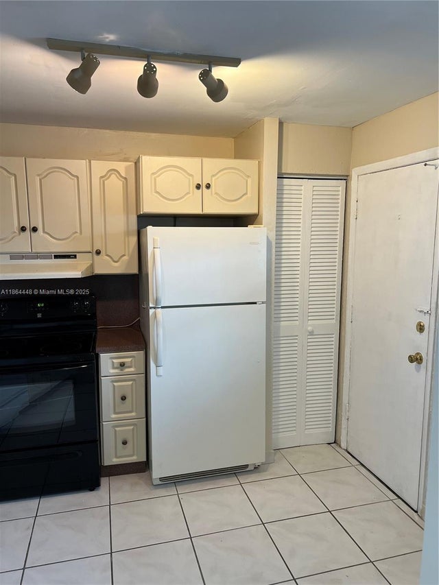 2 of 21 - 1680 Ne 191st St 216-2, Miami, FL