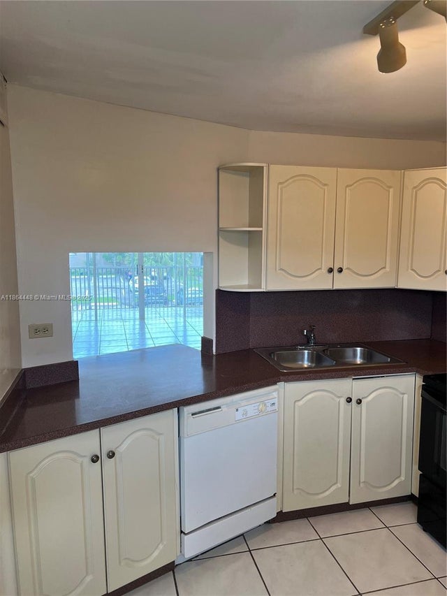 3 of 21 - 1680 Ne 191st St 216-2, Miami, FL
