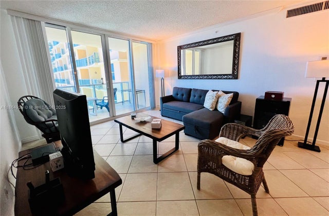 5 of 21 - 2501 S Ocean Dr 918, Hollywood, FL