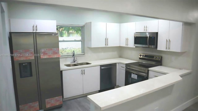 2 of 23 - 2503 Nw 9th St, Fort Lauderdale, FL