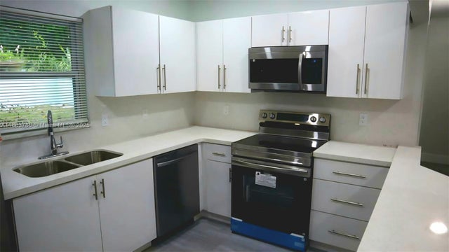 3 of 23 - 2503 Nw 9th St, Fort Lauderdale, FL