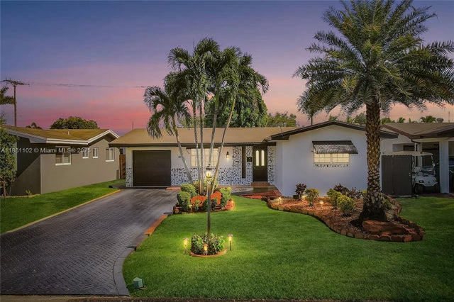 1 of 28 - 8571 Nw 15th Ct, Pembroke Pines, FL