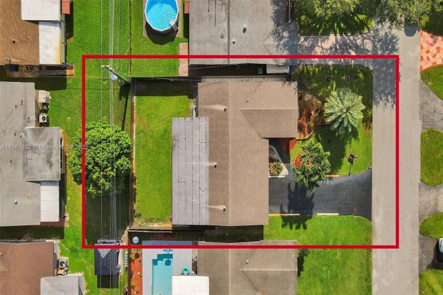 4 of 28 - 8571 Nw 15th Ct, Pembroke Pines, FL