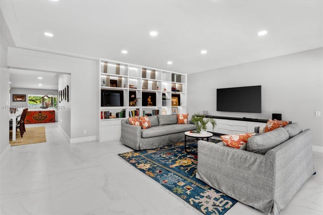 2 of 30 - 1410 Cleveland Rd, Miami Beach, FL