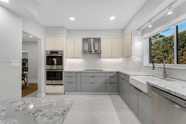 3 of 30 - 1410 Cleveland Rd, Miami Beach, FL