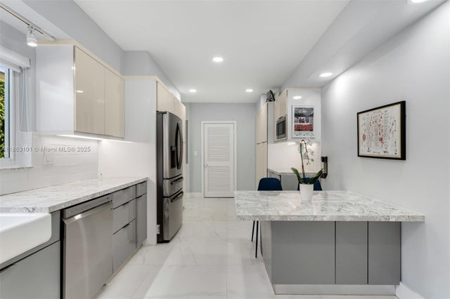 4 of 30 - 1410 Cleveland Rd, Miami Beach, FL