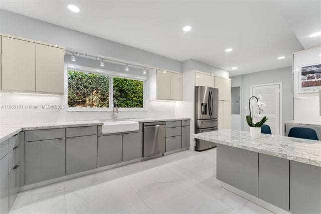 5 of 30 - 1410 Cleveland Rd, Miami Beach, FL