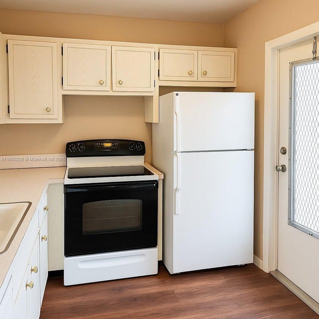 3 of 48 - 5071 W Oakland Park Blvd 103, Lauderdale Lakes, FL
