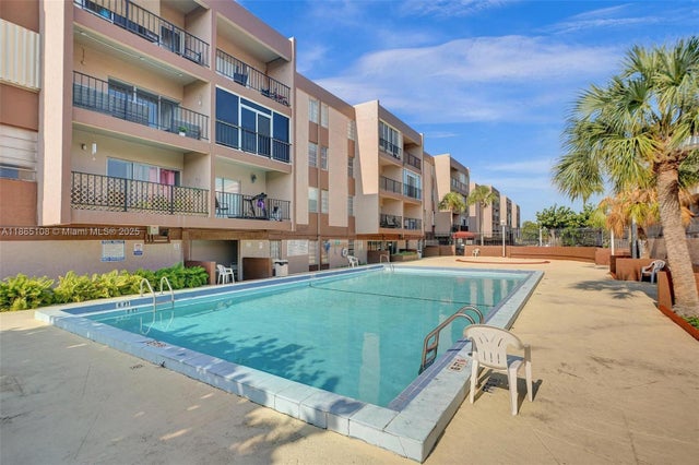 1900 W 68th St C203, Hialeah