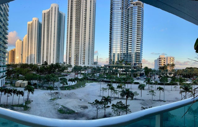 4 of 25 - 100 Bayview Dr 412, Sunny Isles Beach, FL