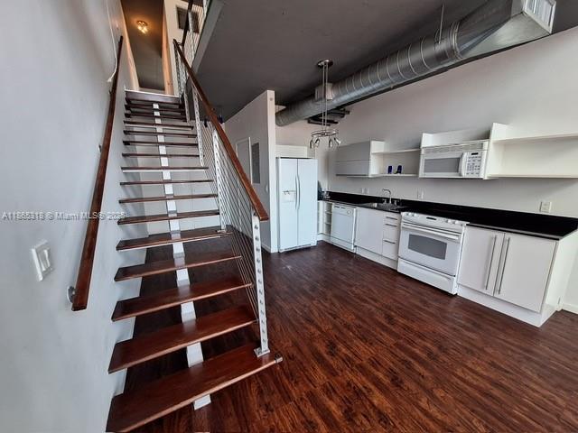 3 of 28 - 690 Sw 1st Ct 2711, Miami, FL