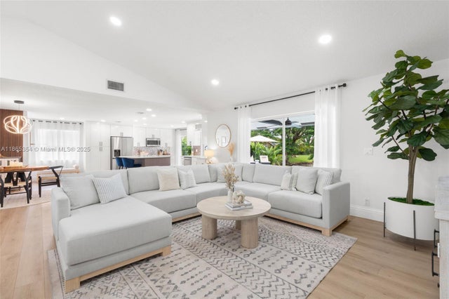 4 of 35 - 1360 Nw 108th Ave, Coral Springs, FL