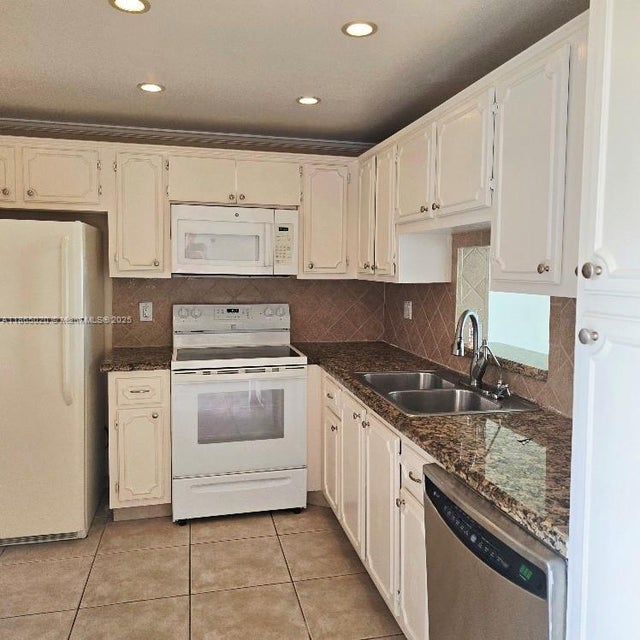 4 of 16 - 205 Se 11th Ter 302, Dania Beach, FL
