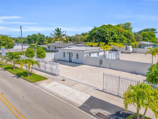 3 of 40 - 11824 Sw 220th St, Miami, FL