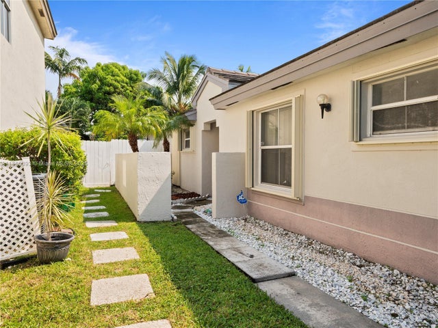 4 of 38 - 19253 Nw 22nd St, Pembroke Pines, FL