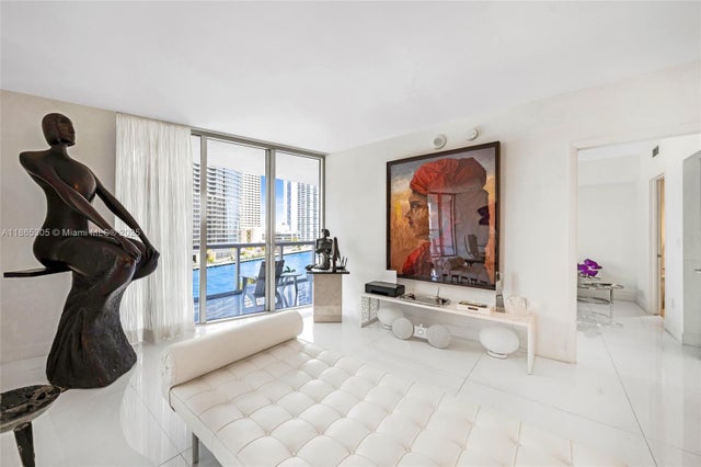 5 of 30 - 475 Brickell Ave 712-714, Miami, FL