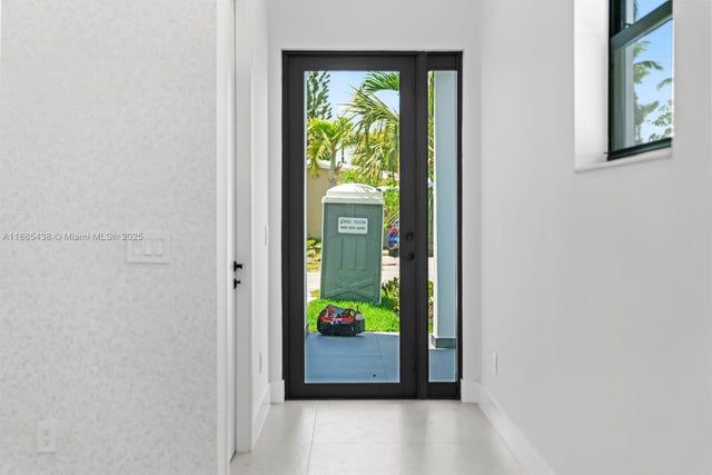 4 of 29 - 1320 Ne 16th Ave B, Fort Lauderdale, FL