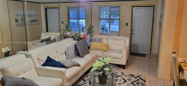 4 of 29 - 1440 Ne 183rd St, North Miami Beach, FL