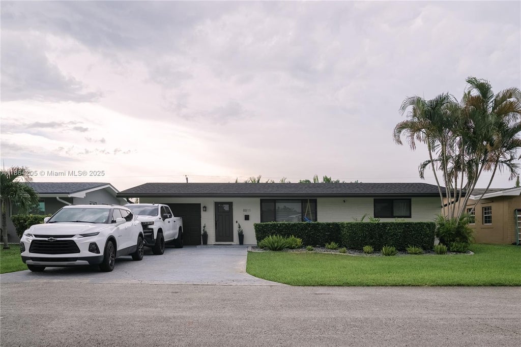 8811 Nw 15th St, Pembroke Pines