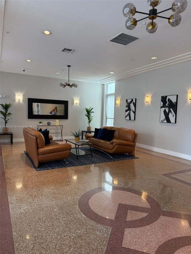 2 of 13 - 7326 Collins Ave 105, Miami Beach, FL