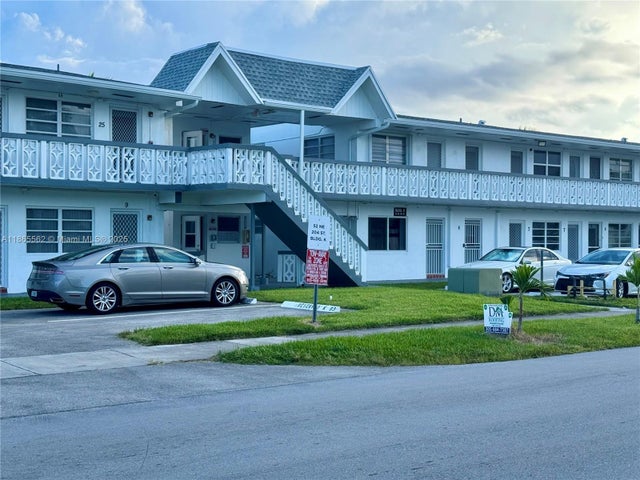 1 of 9 - 52 Ne 204th St 32, Miami Gardens, FL