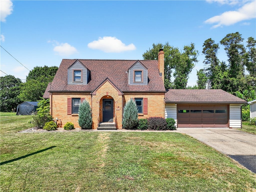 122 Gross Drive, Center