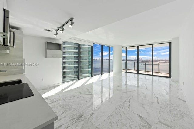 2 of 40 - 650 Ne 32nd St 2907, Miami, FL