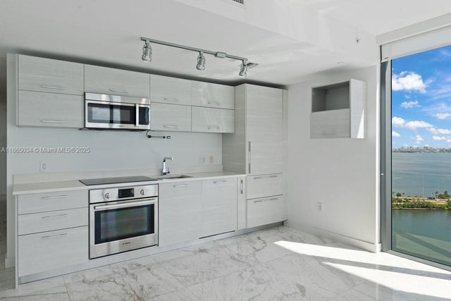 4 of 40 - 650 Ne 32nd St 2907, Miami, FL