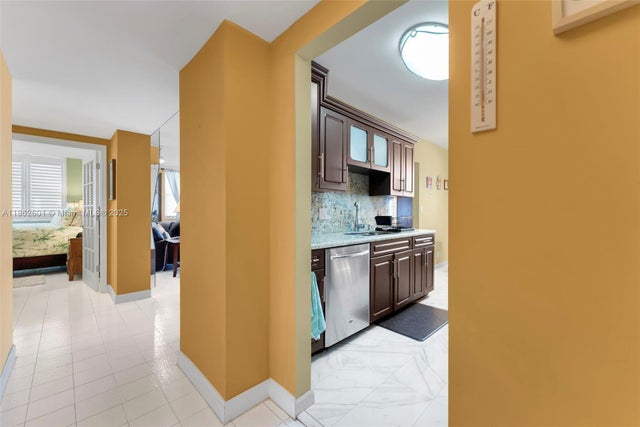 4 of 28 - 3800 Hillcrest Dr 412, Hollywood, FL
