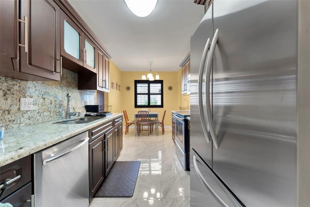 5 of 28 - 3800 Hillcrest Dr 412, Hollywood, FL