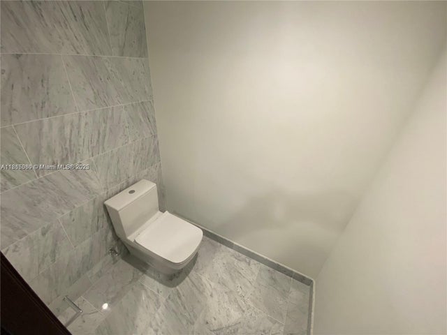 4 of 24 - 1000 Brickell Plz 3010, Miami, FL